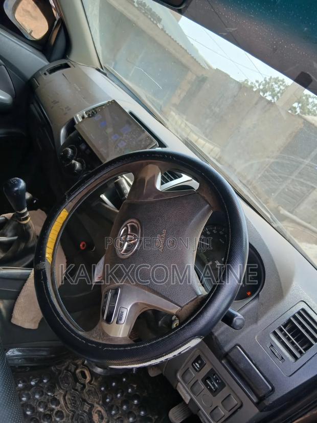 Toyota Hilux 2014 Black