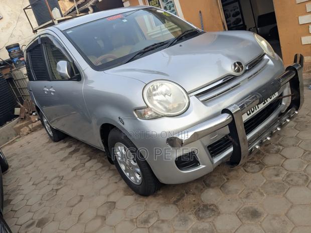 Toyota Sienta 2008 Silver