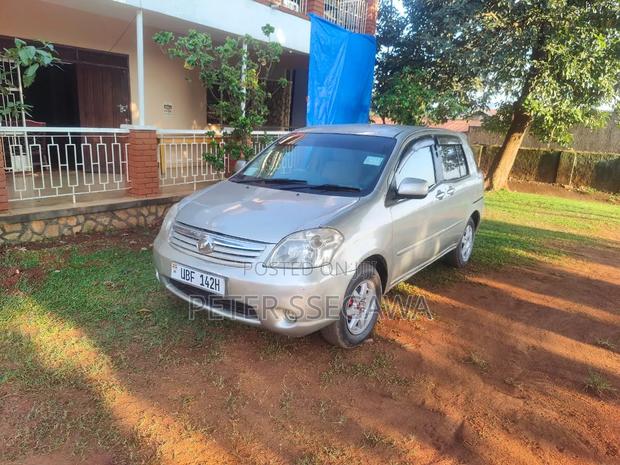 Toyota Raum 2006 Silver