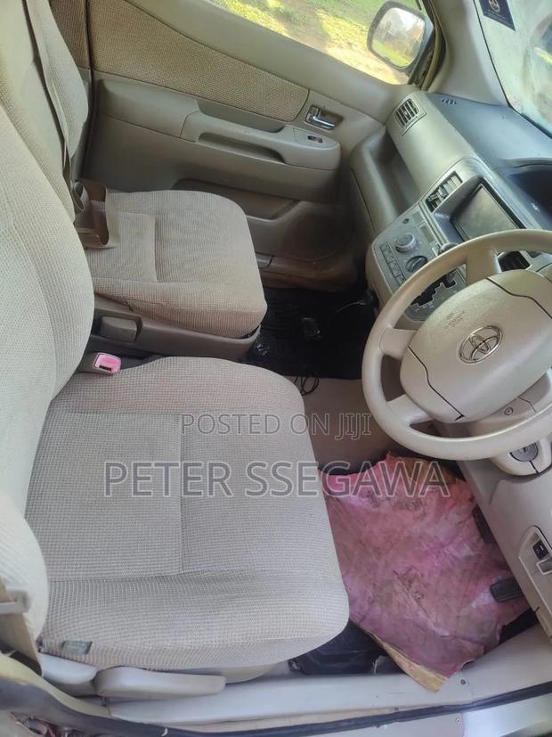Toyota Raum 2006 Silver