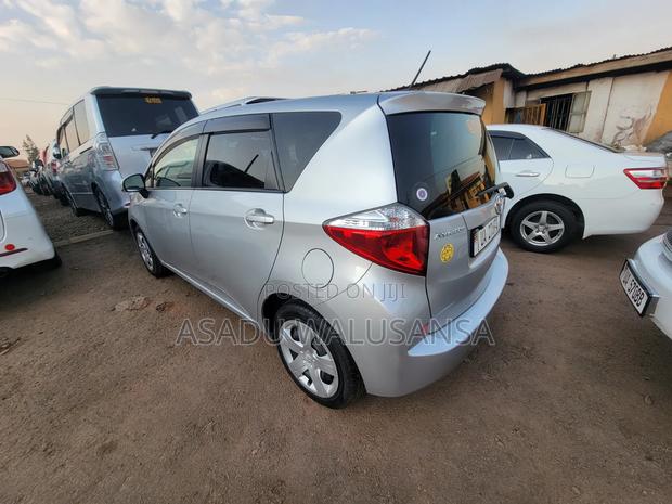 Toyota Ractis 2012 Silver