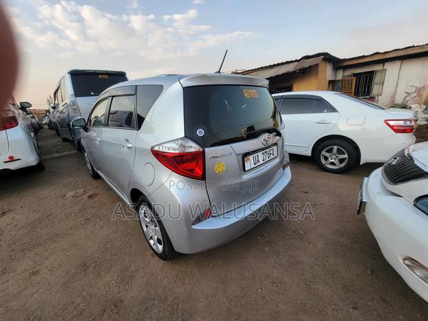 Toyota Ractis 2012 Silver
