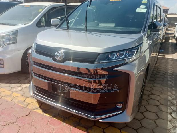 Toyota Noah 2022 Gray