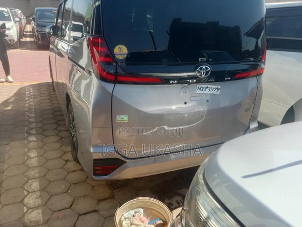Toyota Noah 2022 Gray