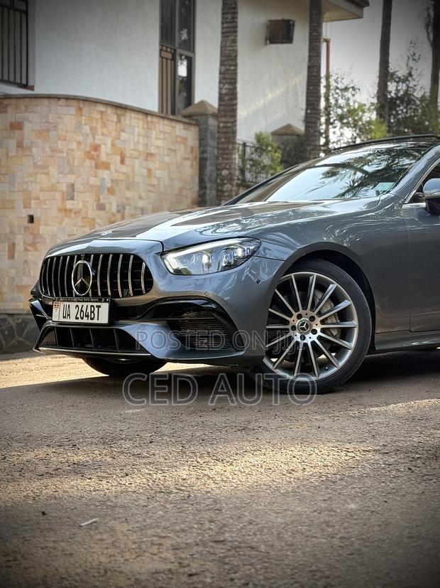 Mercedes-Benz E400 2022 Gray
