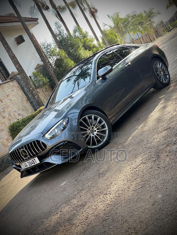Mercedes-Benz E400 2022 Gray