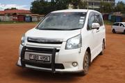 Toyota Noah 2.0 143hp FWD (8 Seater) 2010 White for sale