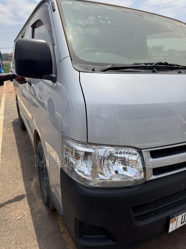 Toyota Toyoace 2012
