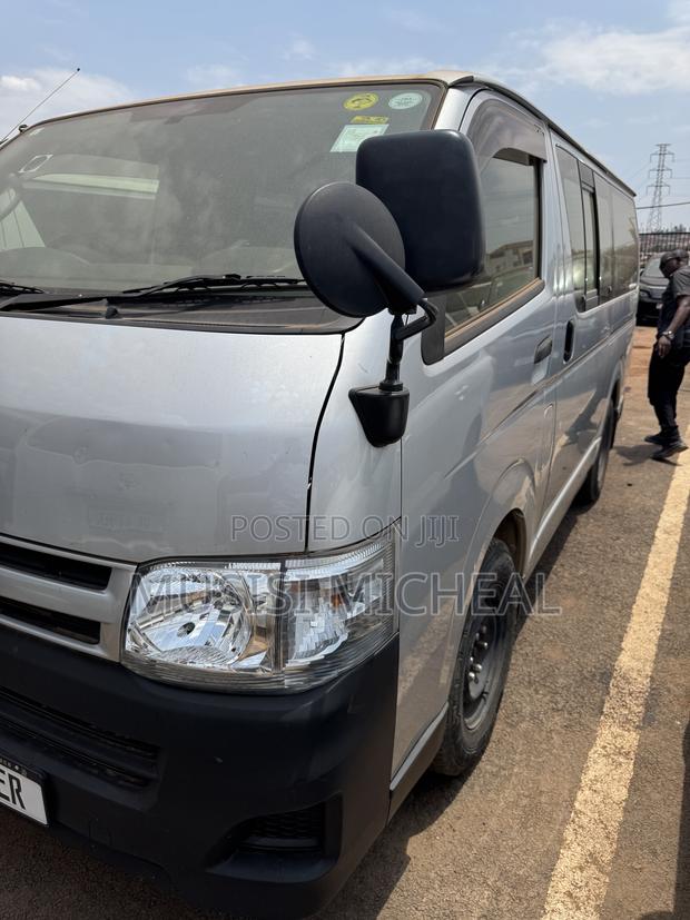 Toyota Toyoace 2012