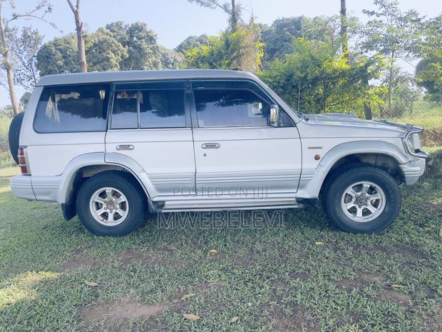 Mitsubishi Pajero 1998 White
