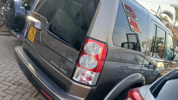 Land Rover Discovery 2012 Gold