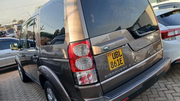 Land Rover Discovery 2012 Gold