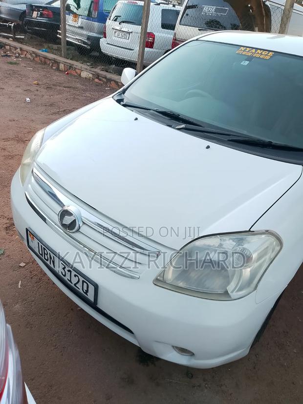 Toyota Raum 2006 White