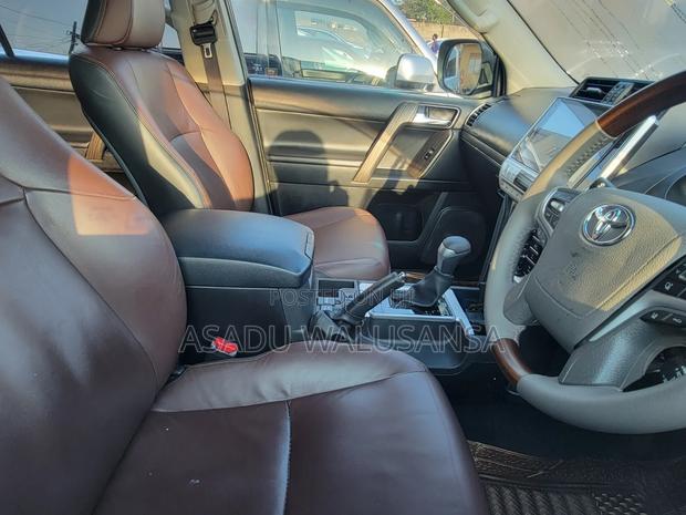 Toyota Land Cruiser 2017 White