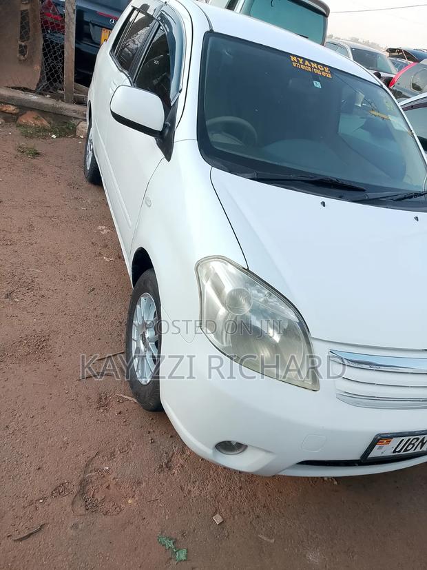 Toyota Raum 2006 White