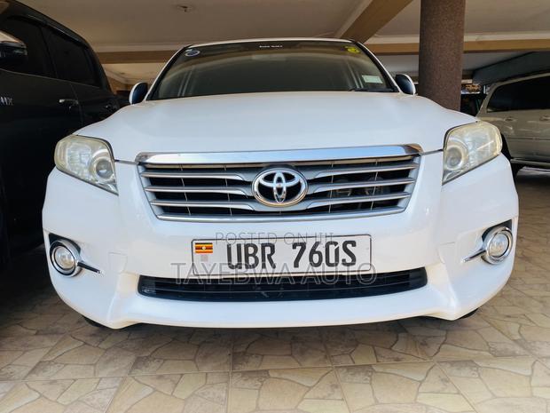 Toyota Vanguard 2011 White