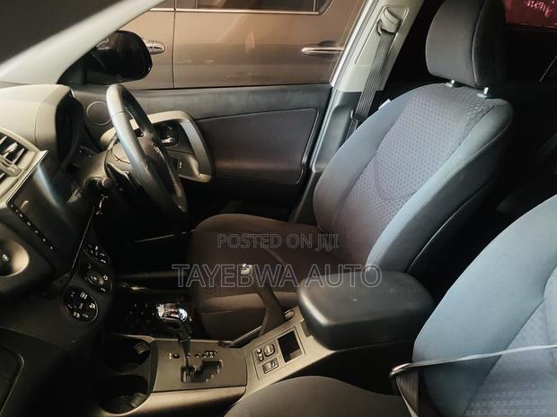 Toyota Vanguard 2011 White
