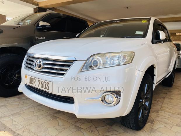 Toyota Vanguard 2011 White