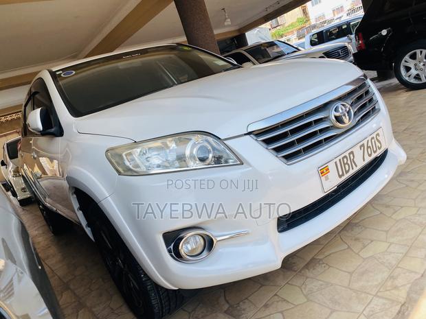 Toyota Vanguard 2011 White