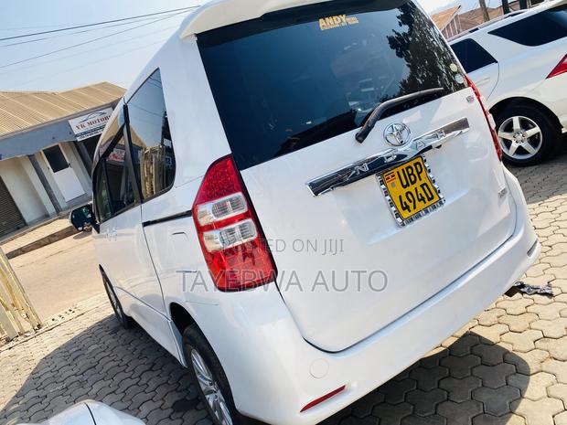 Toyota Noah 2011 White