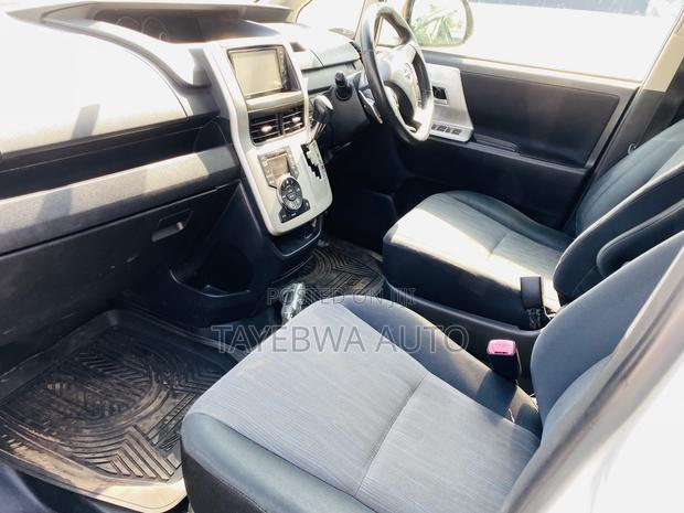 Toyota Noah 2011 White