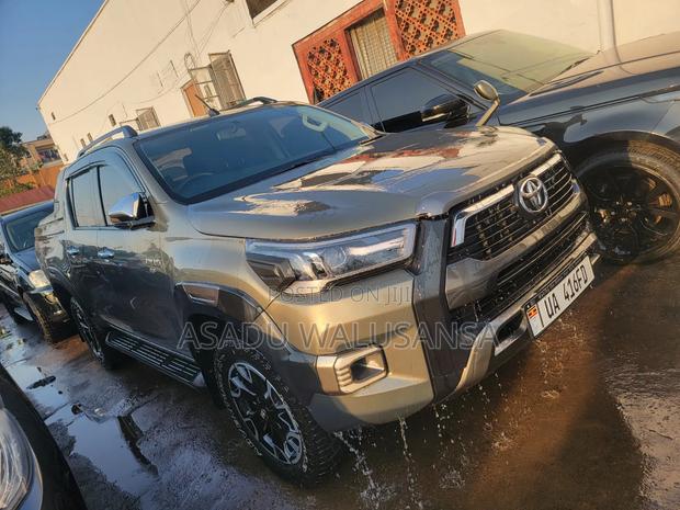 Toyota Hilux 2017 Gray