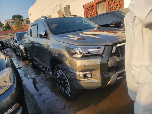 Toyota Hilux 2017 Gray