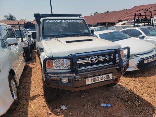 Toyota Land Cruiser 2009 White