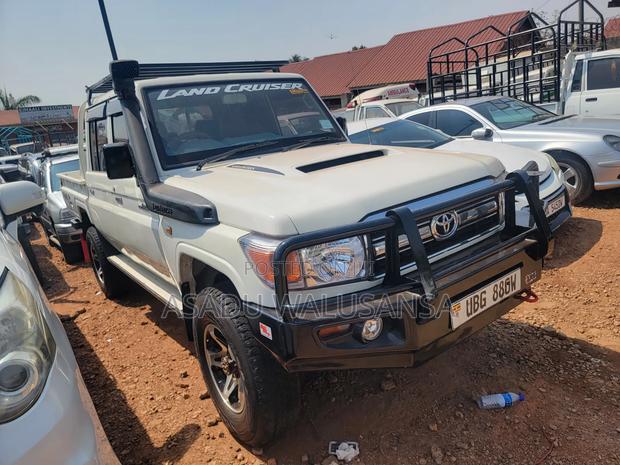 Toyota Land Cruiser 2009 White