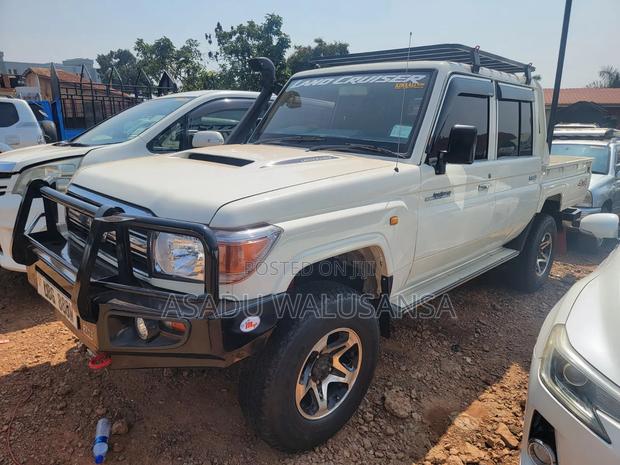 Toyota Land Cruiser 2009 White