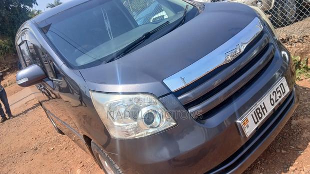 Toyota Noah 2012 Gray