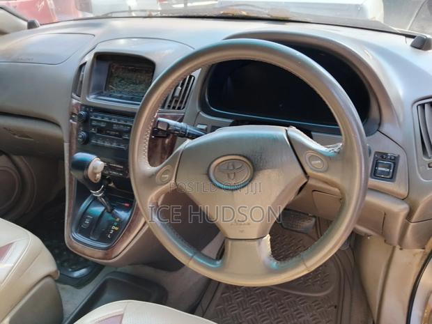 Toyota Harrier 2000 Silver