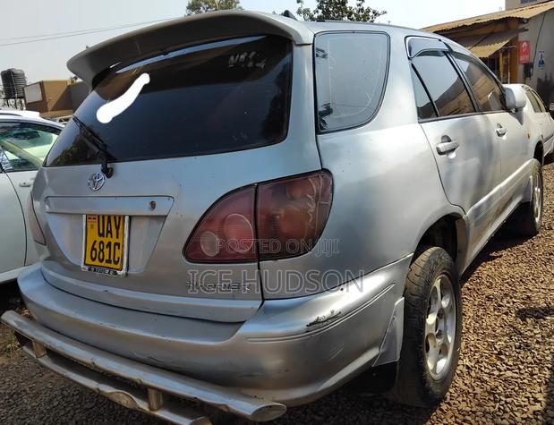 Toyota Harrier 2000 Silver