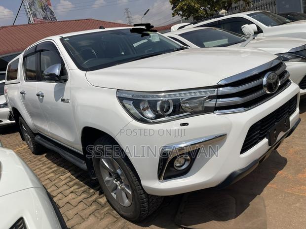 Toyota Hilux 2018 White