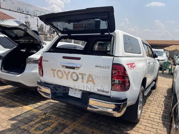 Toyota Hilux 2018 White
