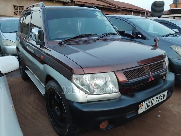 Mitsubishi Pajero IO 2002