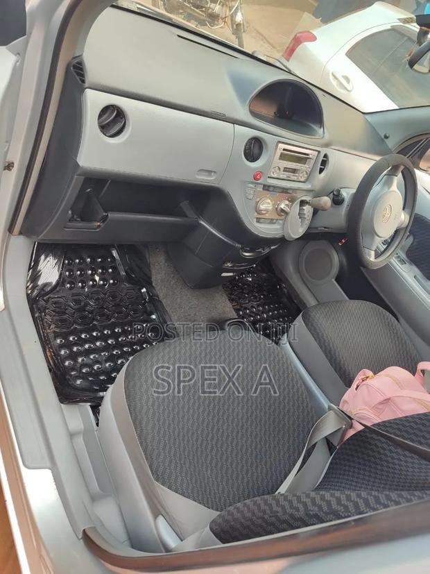 Toyota Sienta 2009 Silver