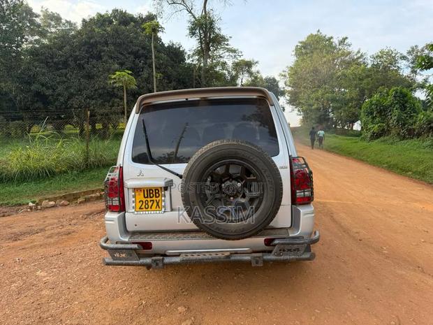 Mitsubishi Pajero 2004 Silver