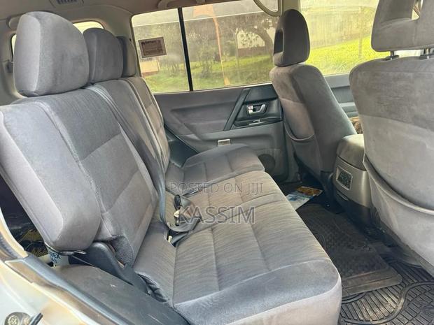 Mitsubishi Pajero 2004 Silver