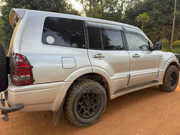 Mitsubishi Pajero 2004 Silver