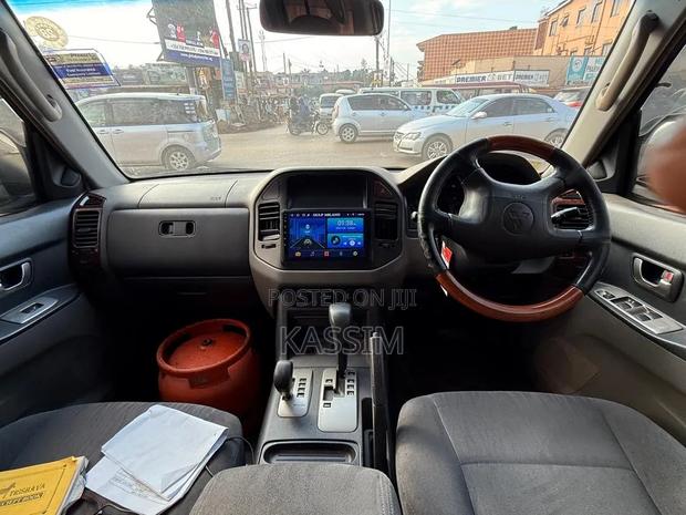 Mitsubishi Pajero 2004 Silver