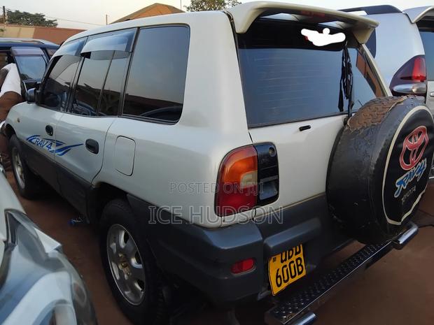 Toyota RAV4 Automatic 2000 Gray