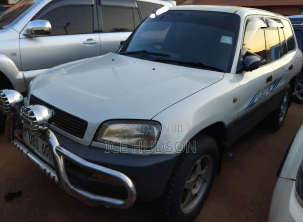 Toyota RAV4 Automatic 2000 Gray