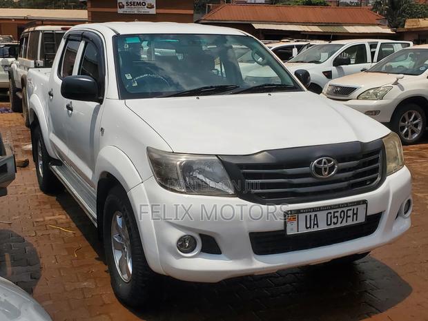 Toyota Hilux 2012 White