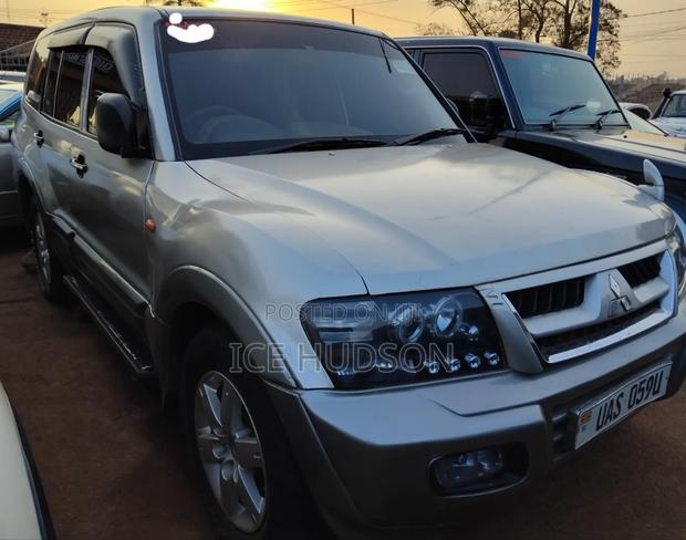Mitsubishi Pajero 2005 Silver
