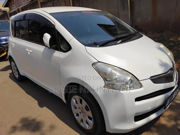 Toyota Ractis 2010 White