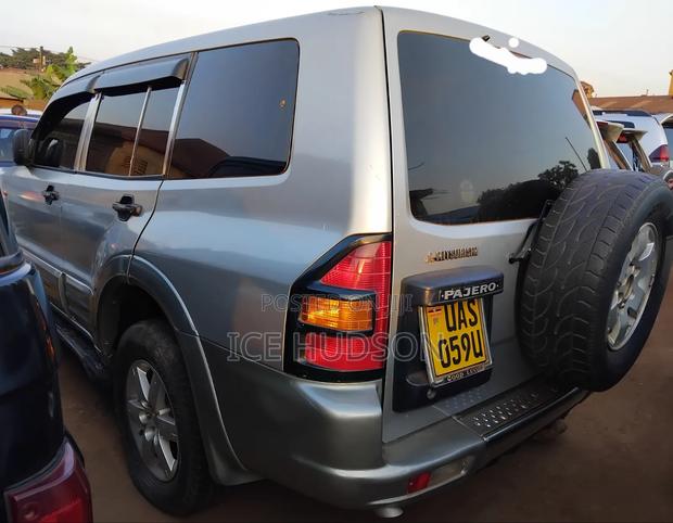 Mitsubishi Pajero 2005 Silver