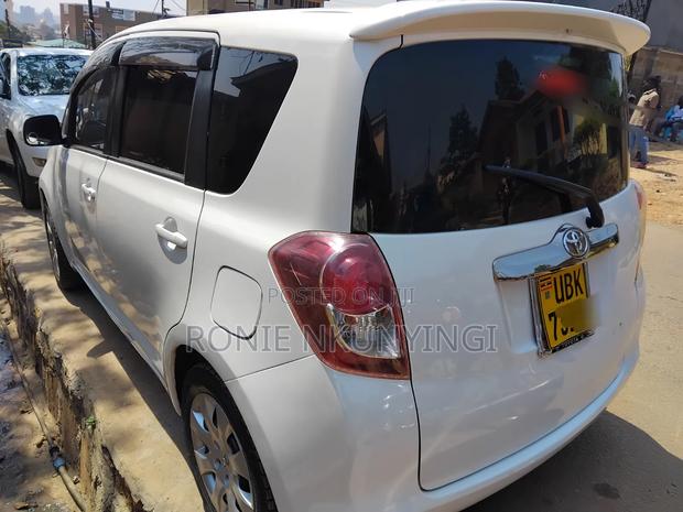 Toyota Ractis 2010 White