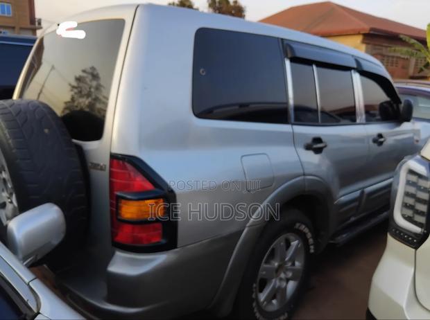 Mitsubishi Pajero 2005 Silver
