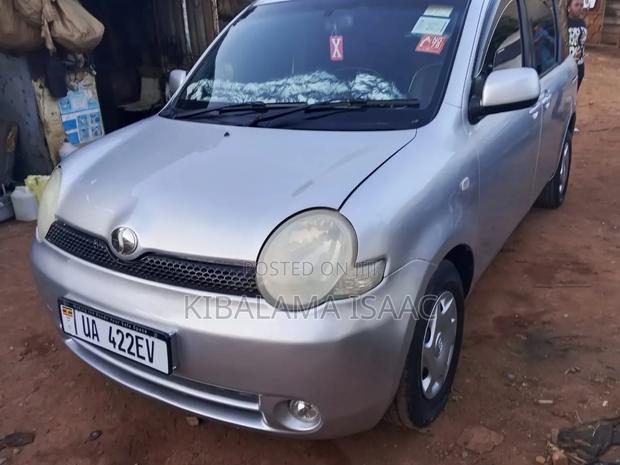 Toyota Sienta 2003 Silver